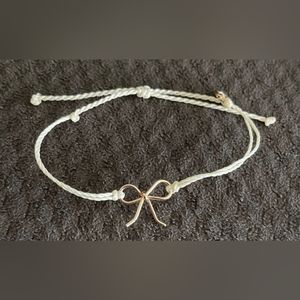 Pura Vida Bow bracelet